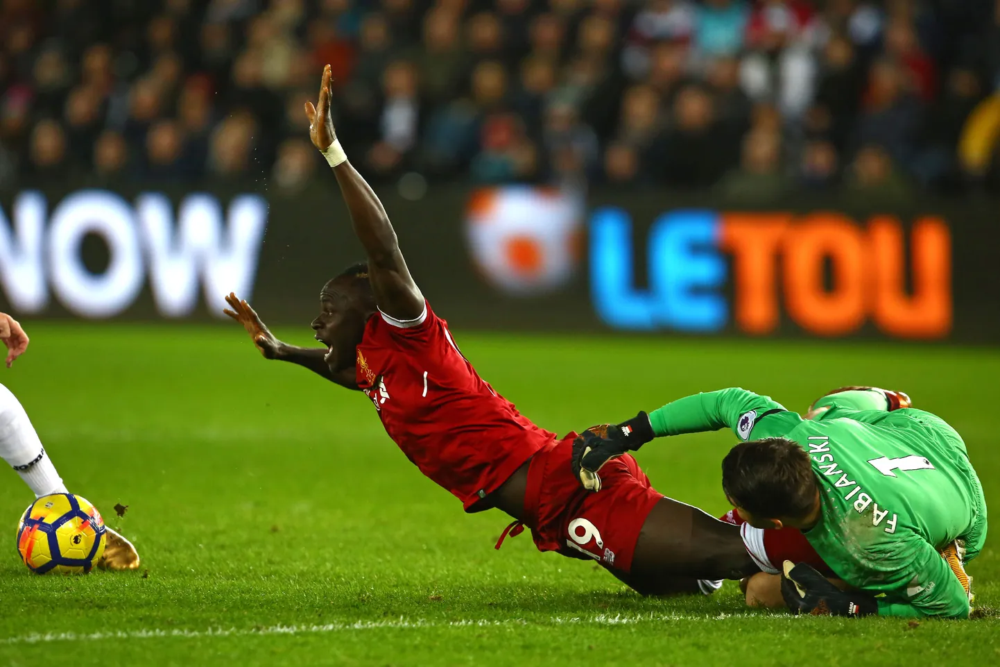 Tabeli viimasel real olev Swansea suutis lennuka Liverpooli tiibu edukalt kärpida.