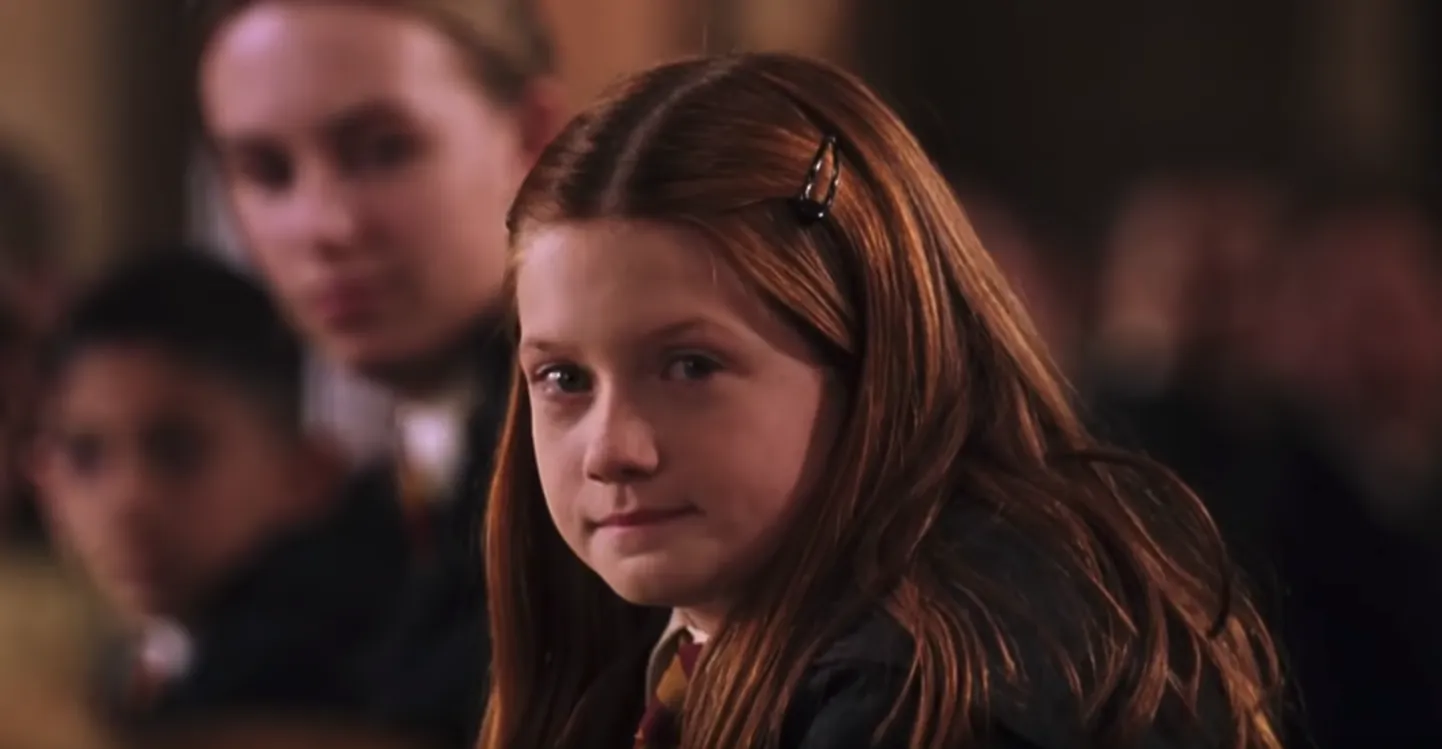 Kaader filmist. Pildil Bonnie Wright kehastamas Ginny Weasley't.