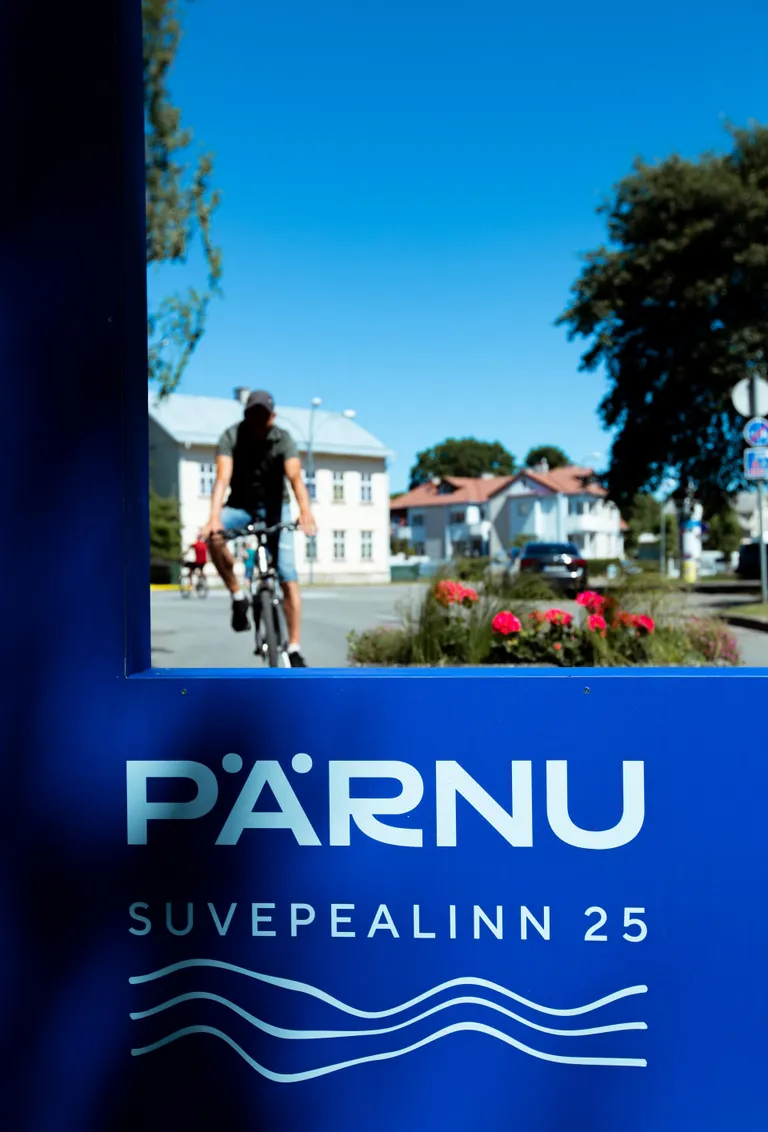 Suveks mootorsõidukitele suletud Supeluse tänav.