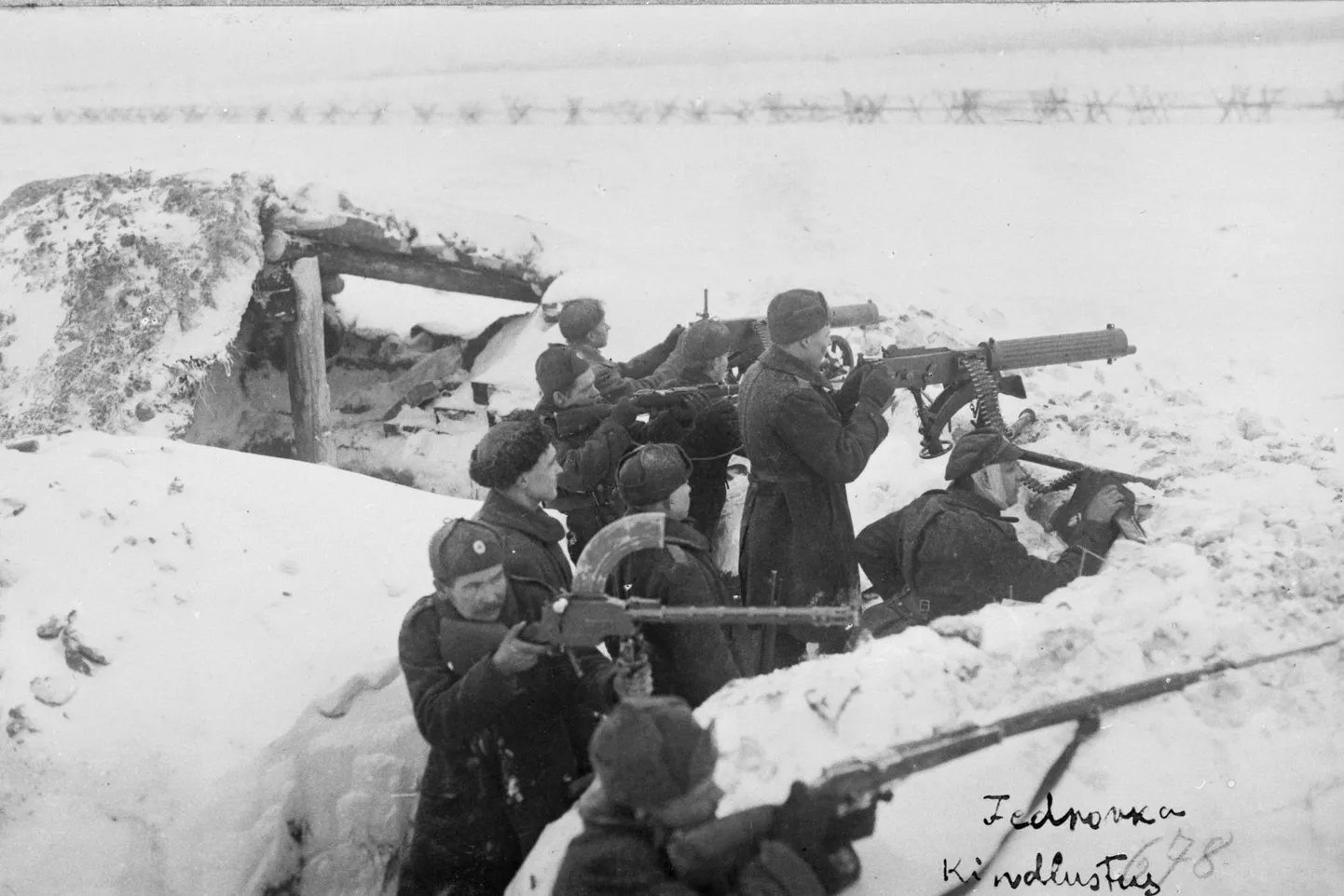 War of Independence. Machine gunners from a Kalev subdistrict regiment in the trenches of the Izborsk fortified area, killing Reds. Photo: Karl Akel / National Archives