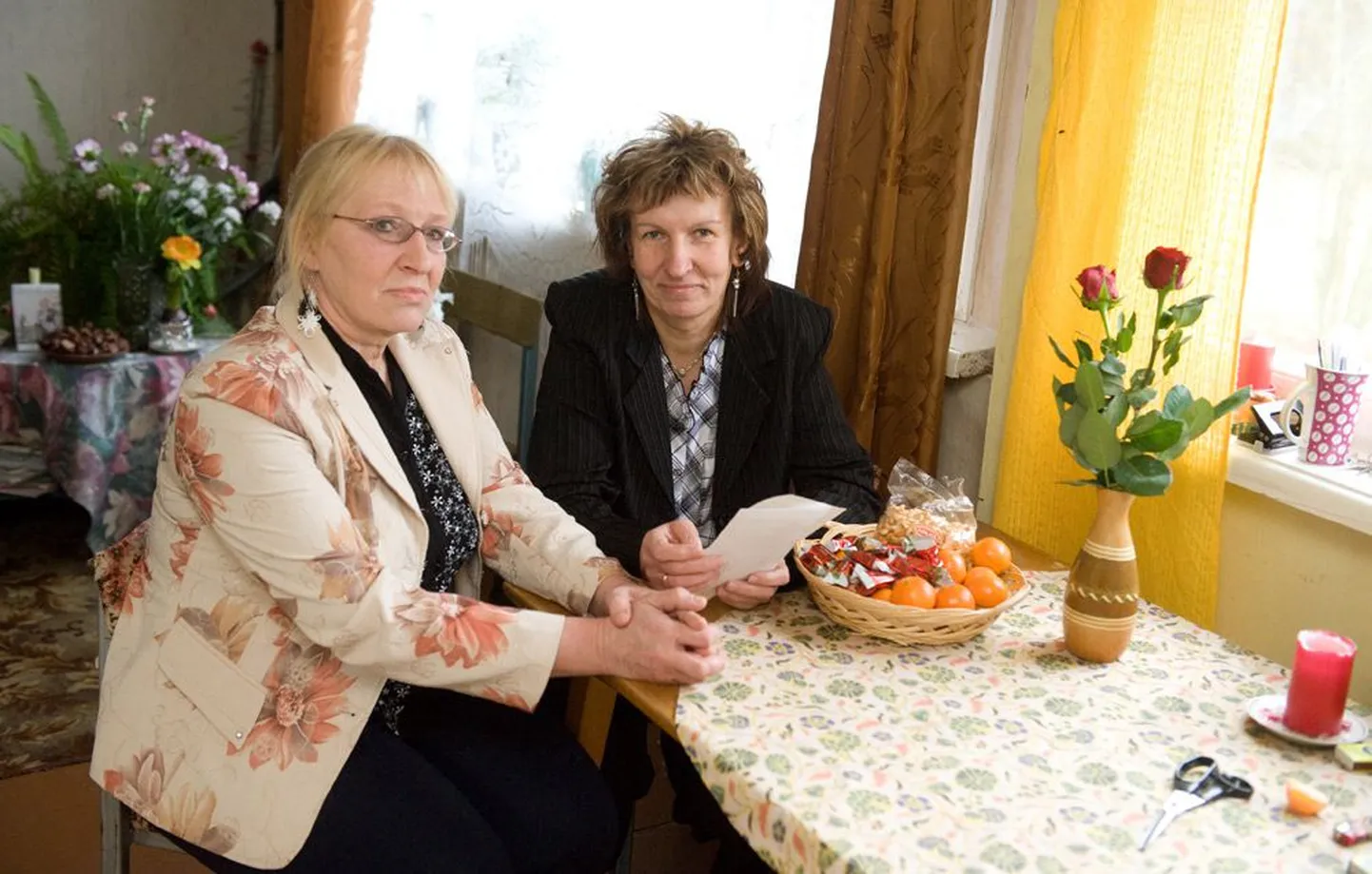 Valla sotsiaalnõunik Evi Veerme käib ikka aeg-ajalt vaatamas, kas Kaire Keemi kodus on kõik korras.