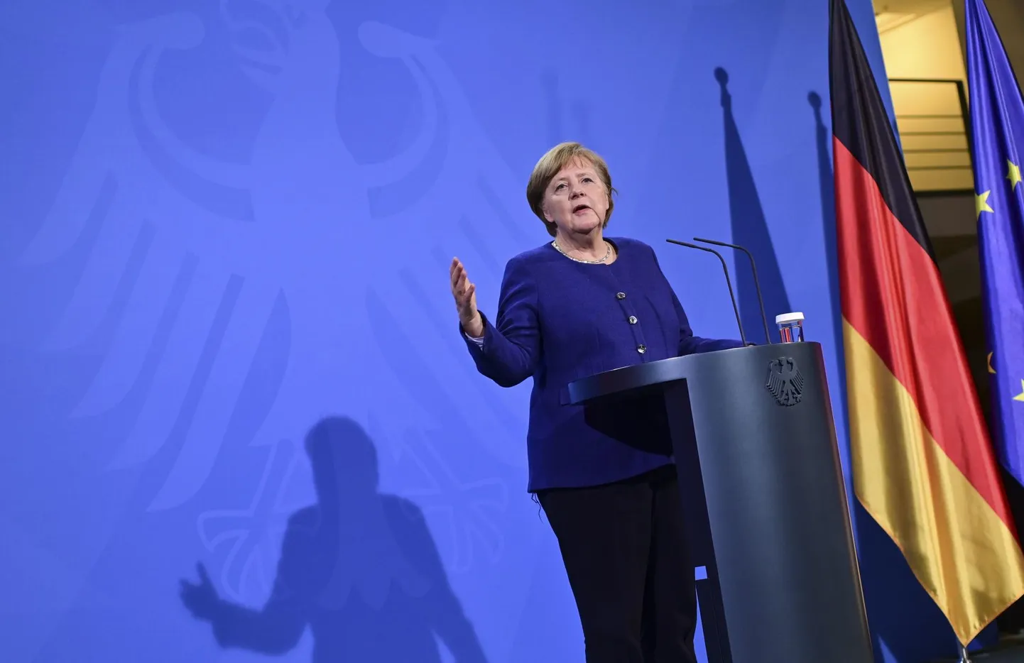 Angela Merkel tõi nii Saksamaa kui ka Euroopa Liidu läbi arvukatest ja kujuteldamatult keerulistest kriisidest, ent tema ametiaja lõppedes ei julge keegi veel öelda, kuidas teda tulevikus mäletama jäädakse.