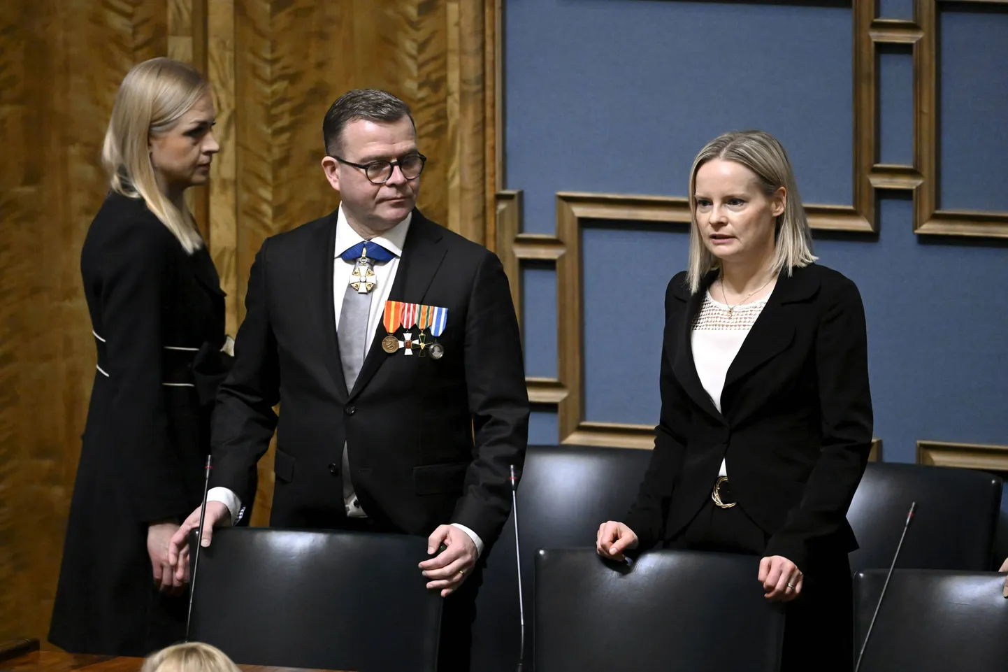 Välisminister Elina Valtonen (vasakul), peaminister Petteri Orpo ja rahandusminister Riikka Purra Eduskuntas, 1. märtsil 2024. a.