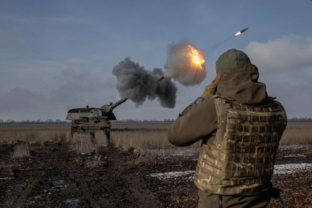 43-я артиллерийская бригада ВСУ отбивает российскую атаку гаубицами, предоставленными европейскими странами. Бахмут, Донецкая область. 5 февраля 2022 г. 