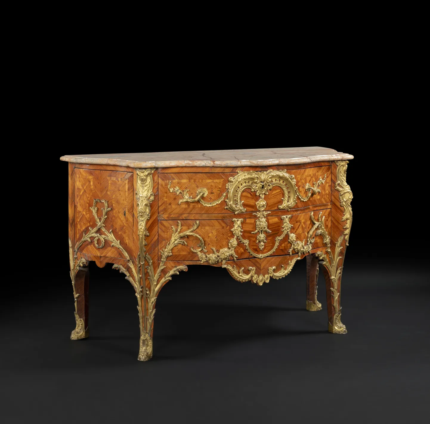 Prantsuse kuningale Louis XV-le kuulunud kummut.