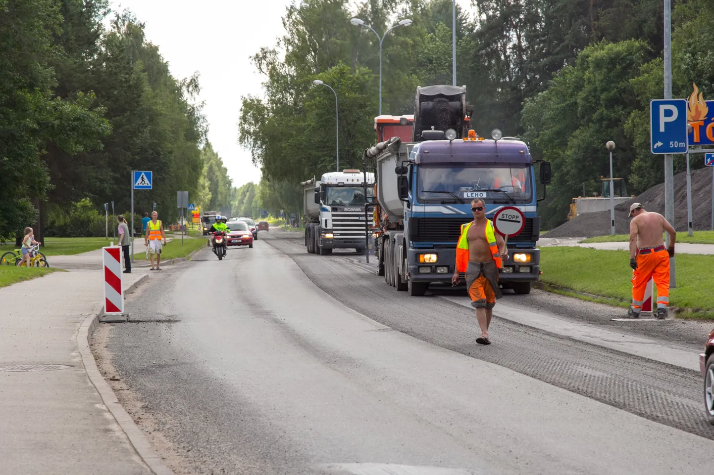 Nüüdseks on Tõrvas teekate üles võetud. Esialgsete plaanide kohaselt algab asfalteerimine linnas ülejärgmisel nädalal.