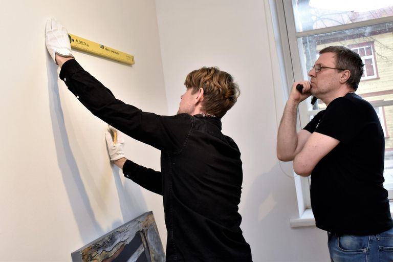 Pärnu kunstiklubi avab kunstide majas kevadise ülevaatenäituse.
