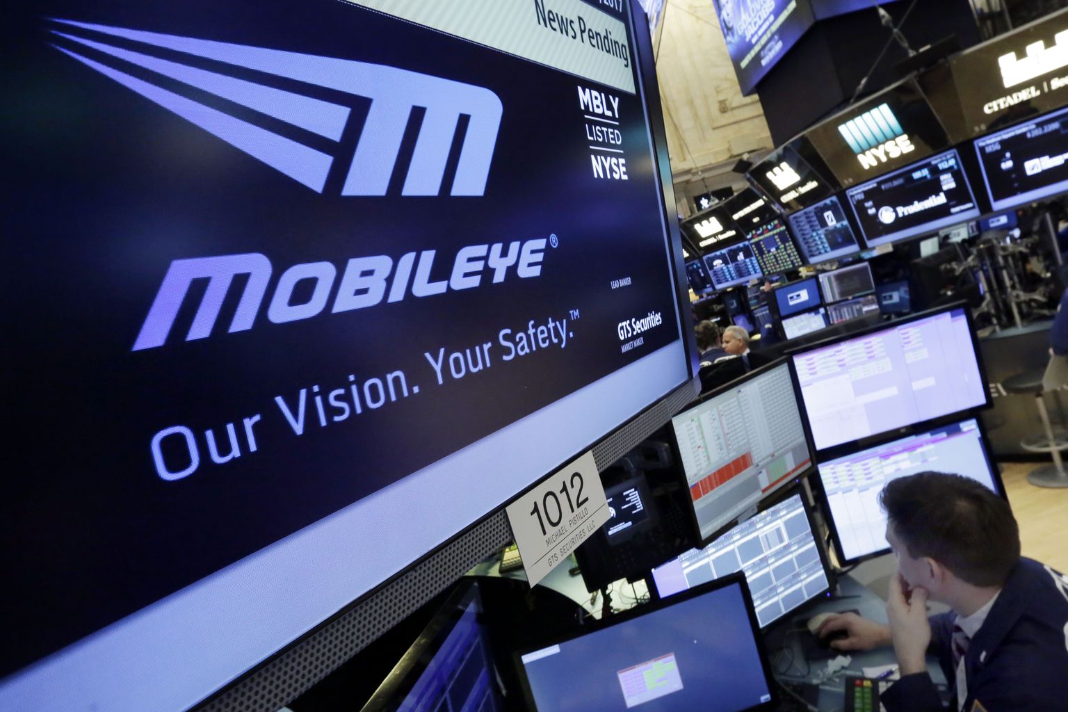 Mobileye logo täna New Yorgi börsi ekraanidel.