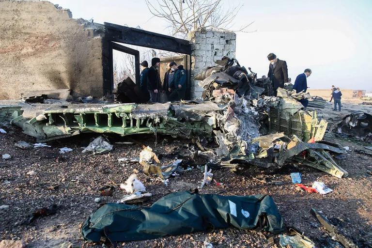 Ukraina reisilennuki vrakk Teherani lennuvälja lähedal.