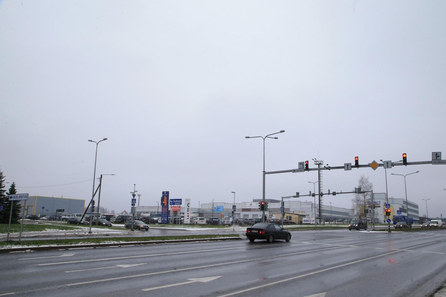 Ringtee ja vasakut kätt jääva Jalaka tänava ristmiku lähedal bussipargi valduses valmib kevadeks gaasitankla, mis on mõeldud Tartu linnaliinibussidele ja ka avalikuks kasutamiseks.