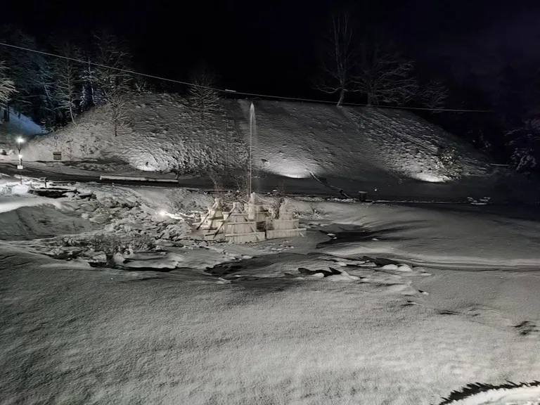 Ledus strūklaka tapšanas procesā.