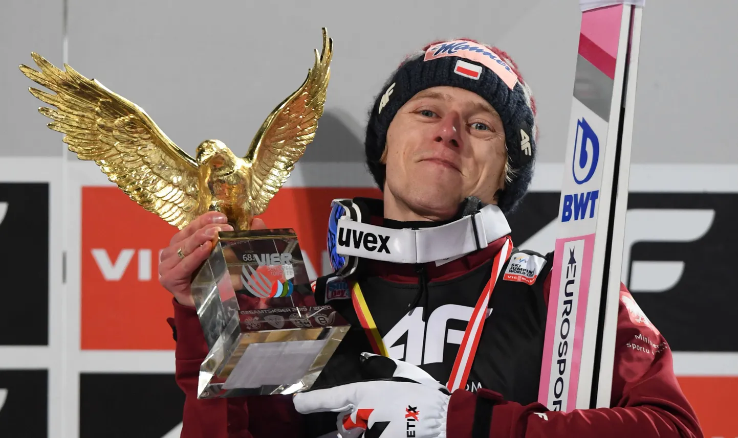 Nelja hüppemäe turnee võitja Dawid Kubacki.