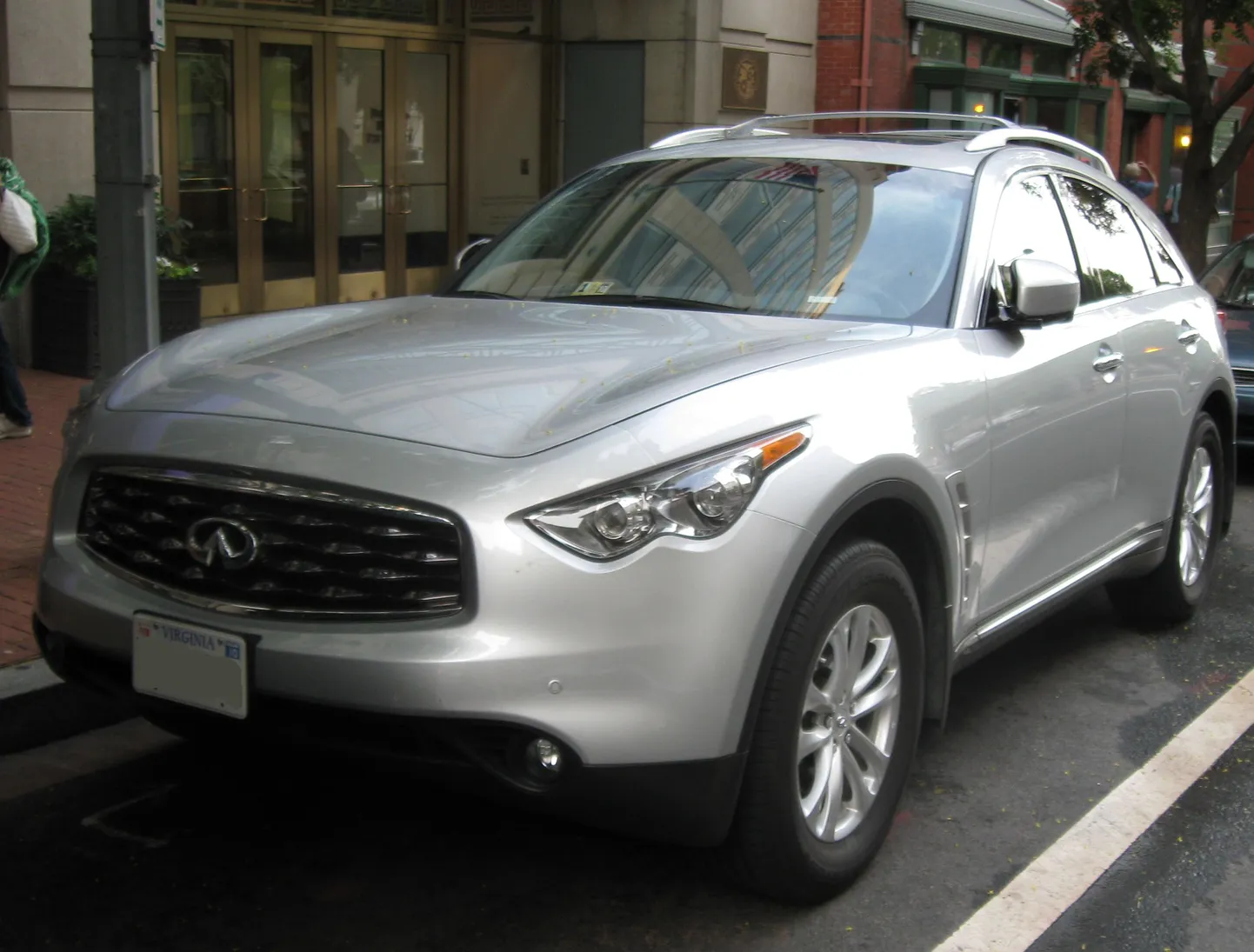 Linnamaastur Infiniti FX35