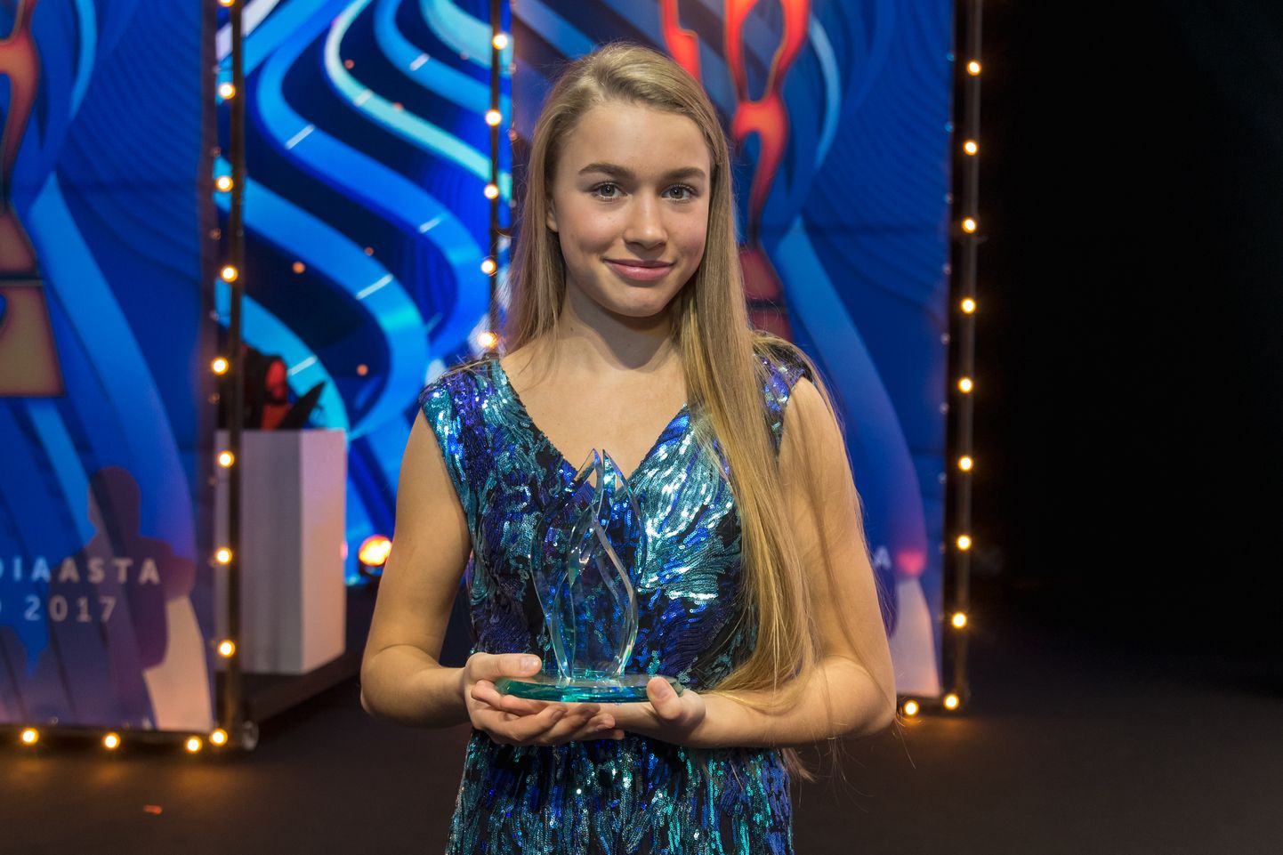 Kelly Sildaru 2017. aasta parima noorsportlase auhinnaga.