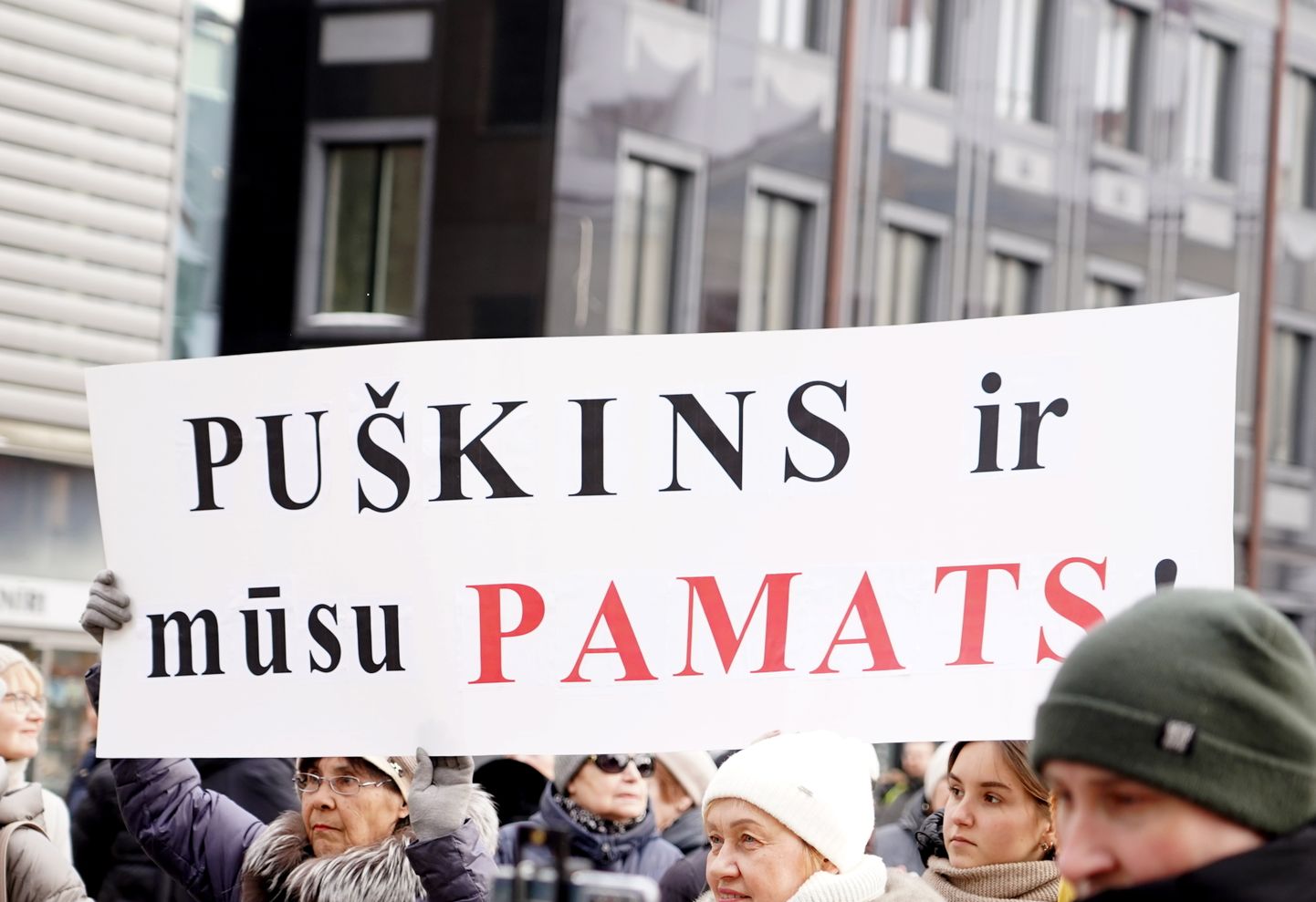 Latvijas Krievu savienības protesta pasākums pret Puškina pieminekļa aizvākšanu