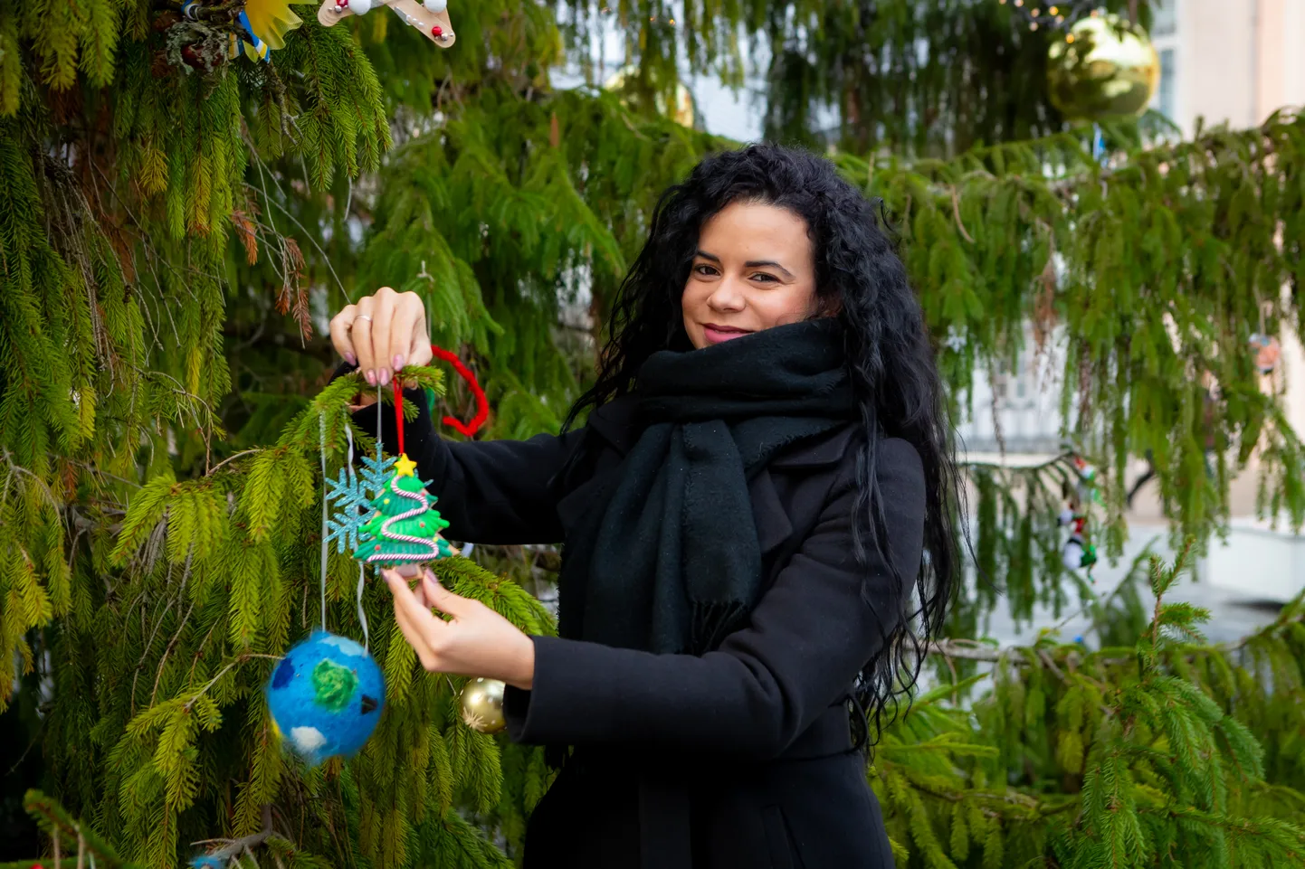 Aylin Quintosa Cala sõnul ehitakse kuuski ka Kuubal, aga seal ei ole kombeks panna aedadesse erinevaid valgusdekoratsioone.
