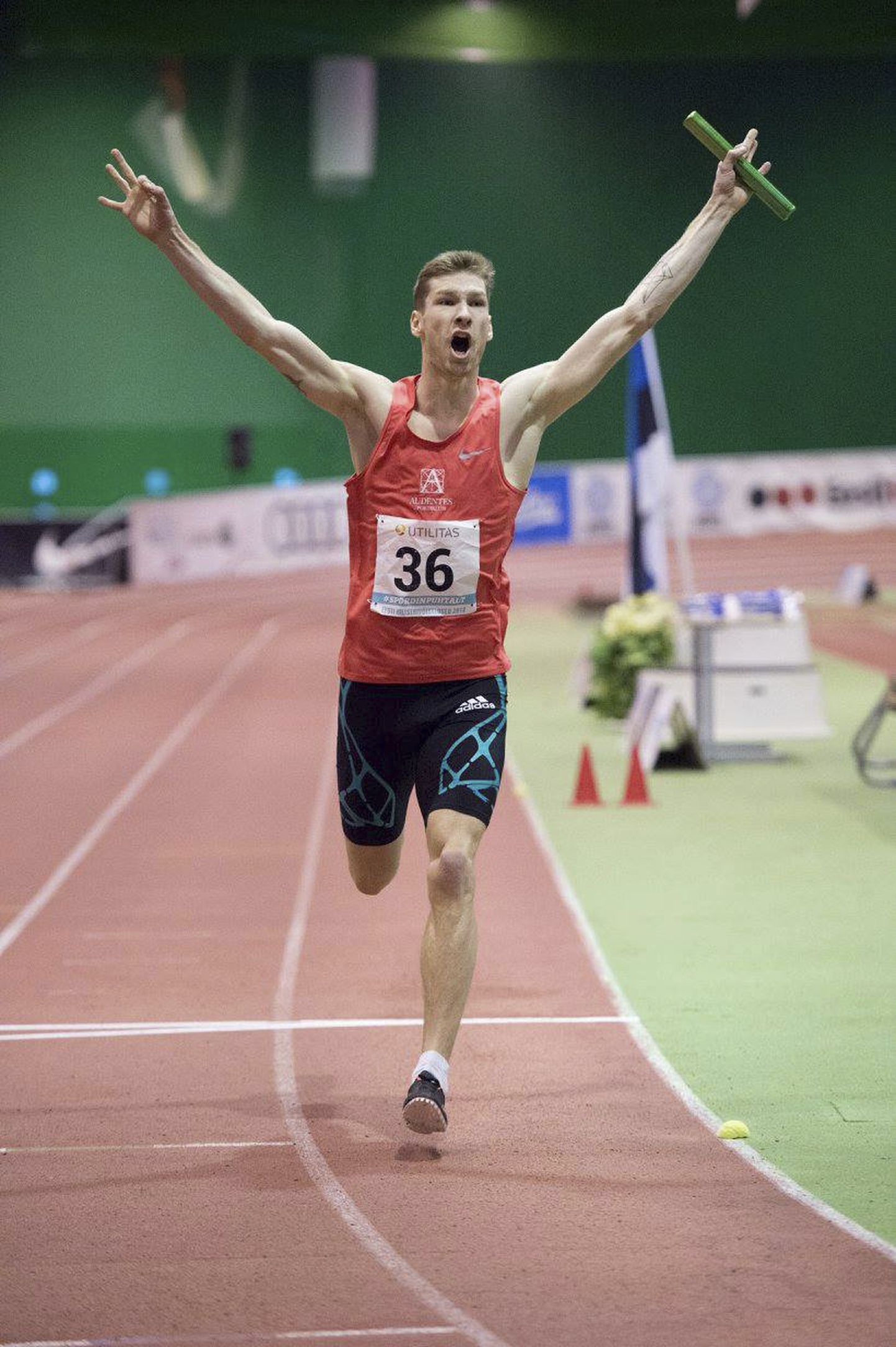 Viljandlane Tony Nõu pani Eesti sisemeistrivõistlustele punkti Eesti rekordi püstitanud Audentese spordiklubi teatejooksumeeskonna ankrumehena.