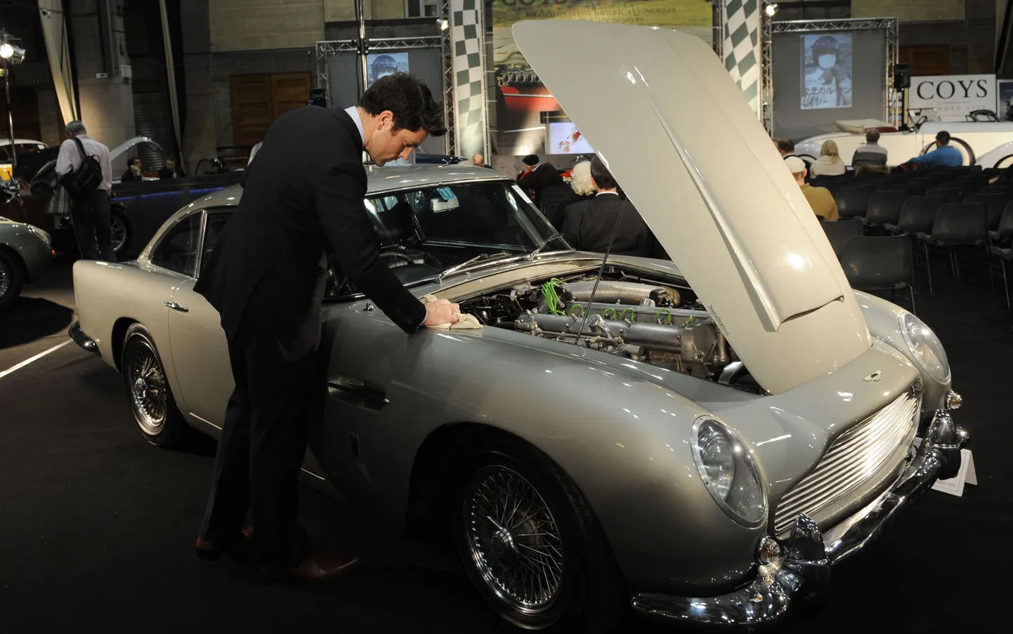 George Harrisoni Aston Martin DB5