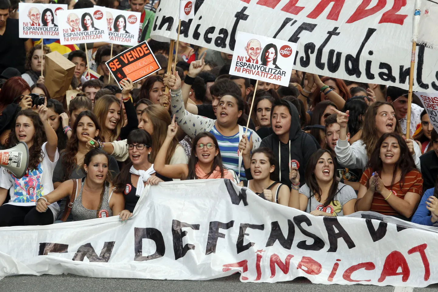Hispaania õpilased protestivad hariduskärbete vastu.