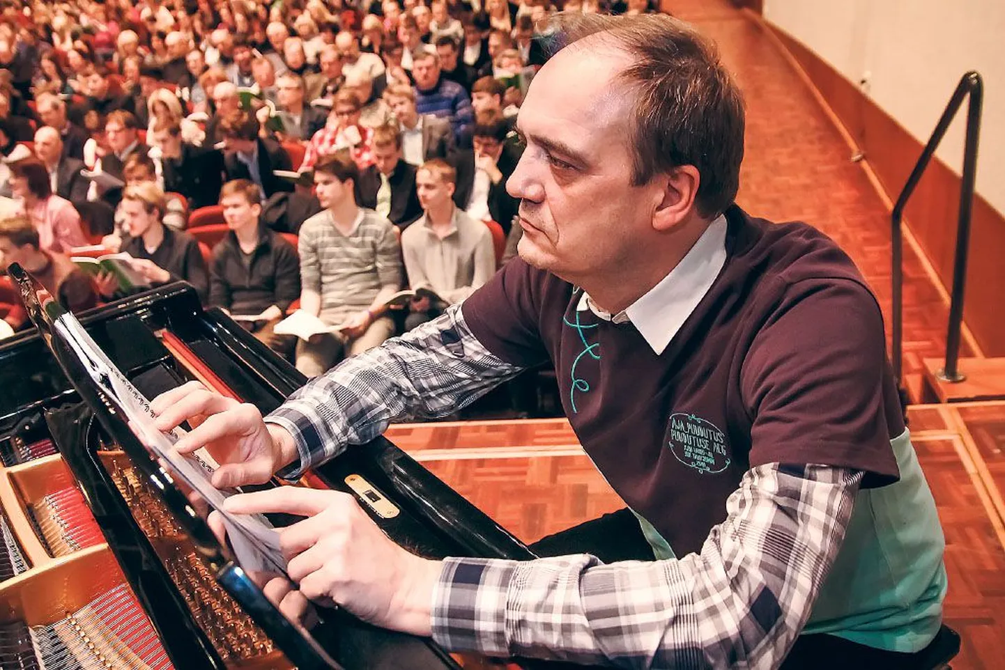 Ettelaulmisi käis Pärnus oma kõrvaga kuulamas laulupeo kunstiline juht Hirvo Surva.