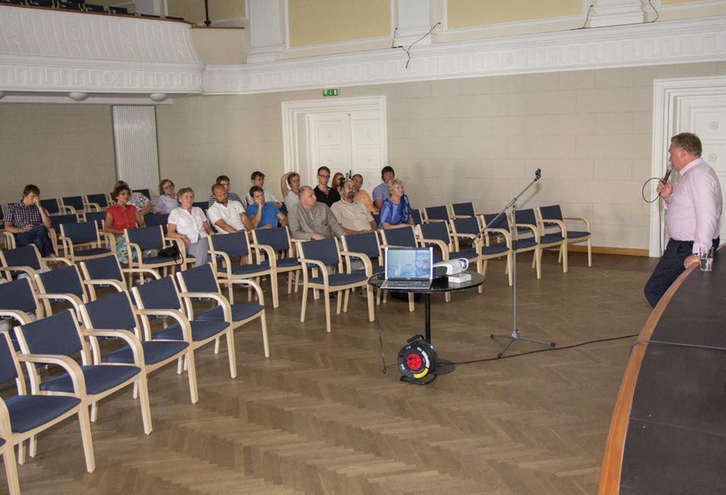 Linna arengukava üle kogunes Sakala keskusesse arutlema ligi 30 inimest.