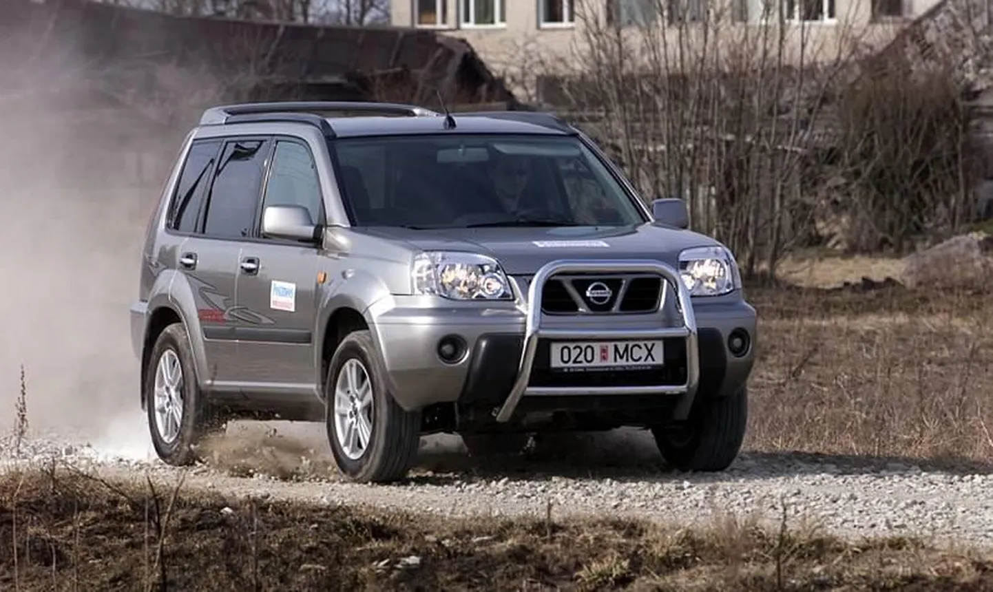 Nissan kutsub osa oma linnamaasturitest remonti. Pildil Nissan X-Trail.