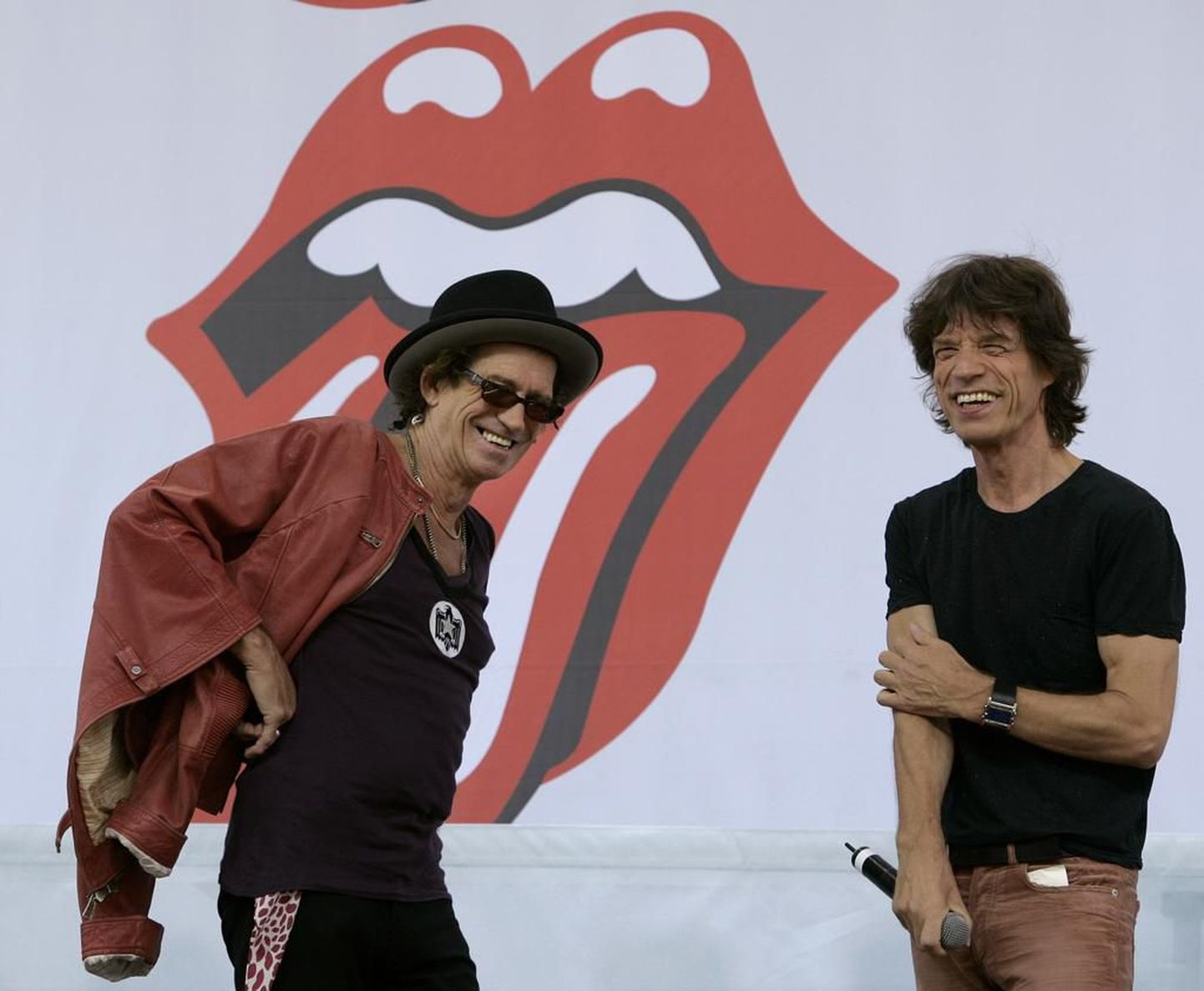 Ansambli «The Rolling Stones» liikmed Mick Jagger ja Keith Richards uut turneed tutvustamas.