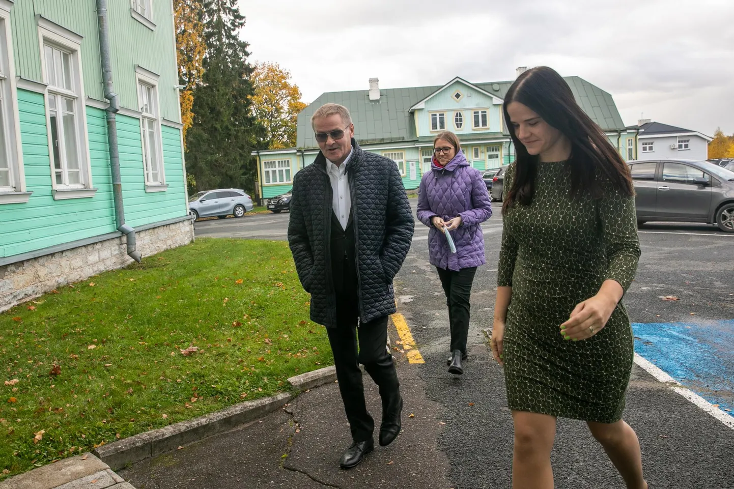 Riigihalduse minister Jaak Aab tõttas reede hommikul avama Rakvere riigimaja.