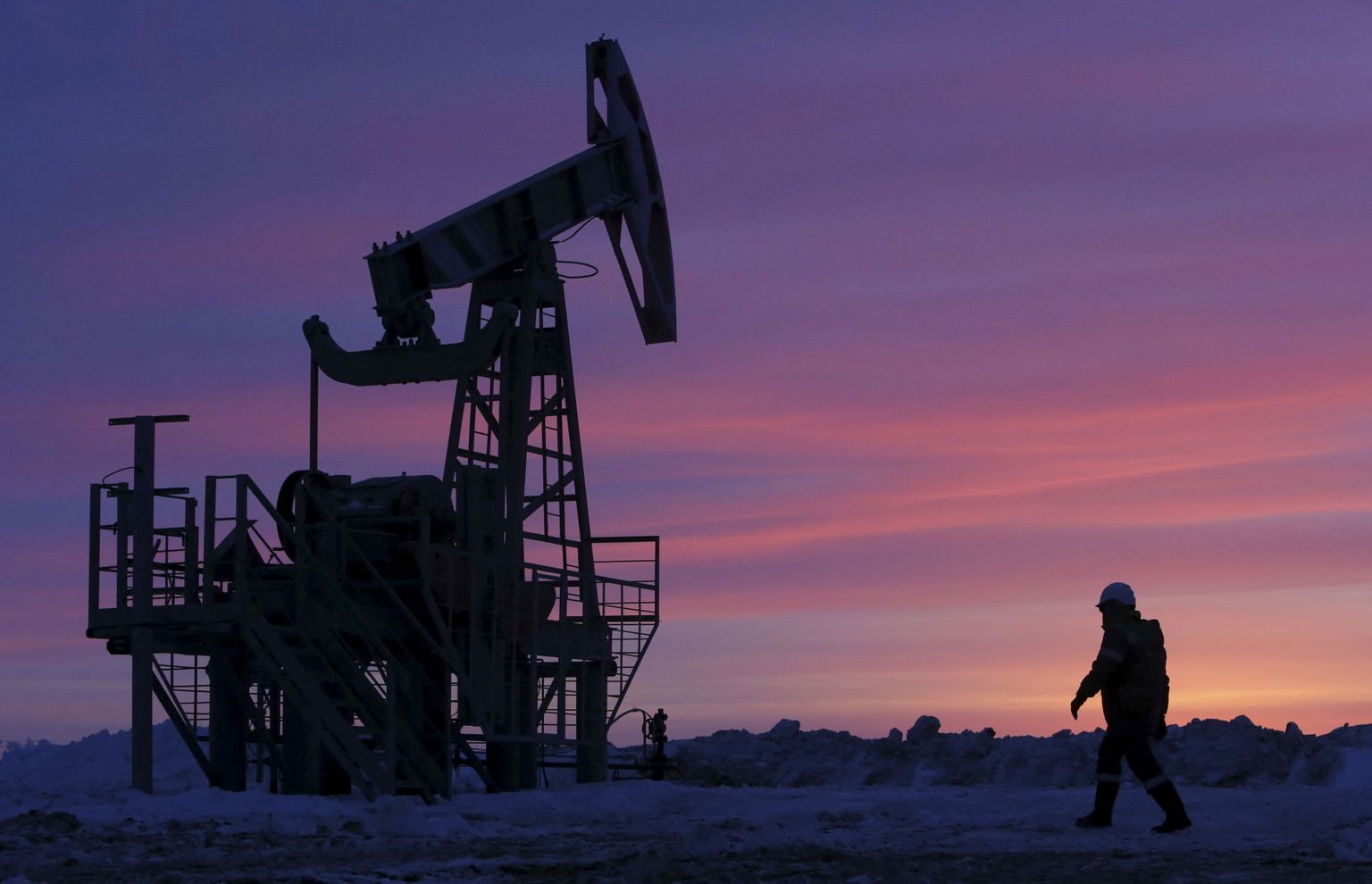 Нефтяное месторождение возле Николо-Березовки в России.