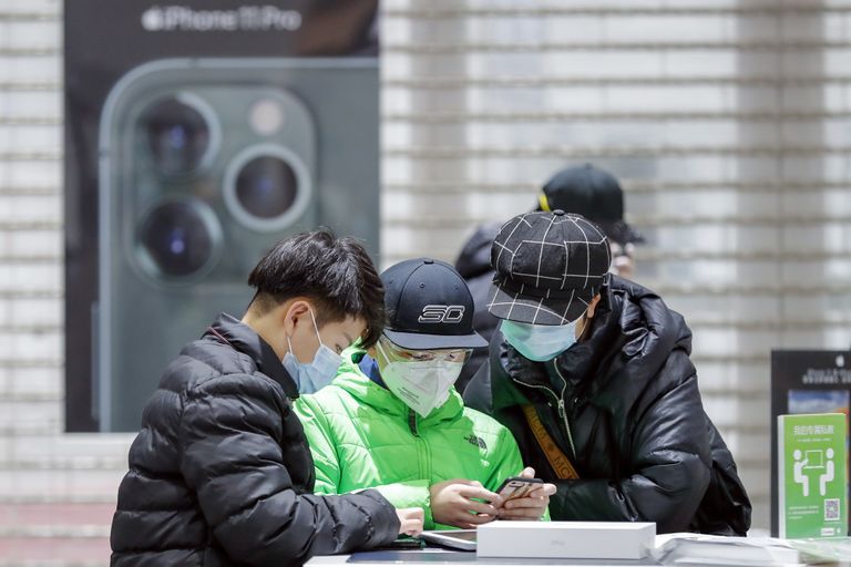 Elektroonikapood Hiina Wuhani ühes ostukeskuses, mis alates 30. märtsist on taasavatud.