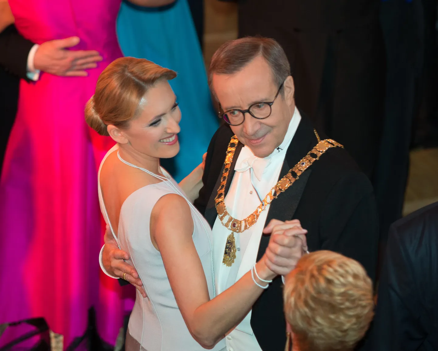 Presidendi vastuvõtul algas tants.