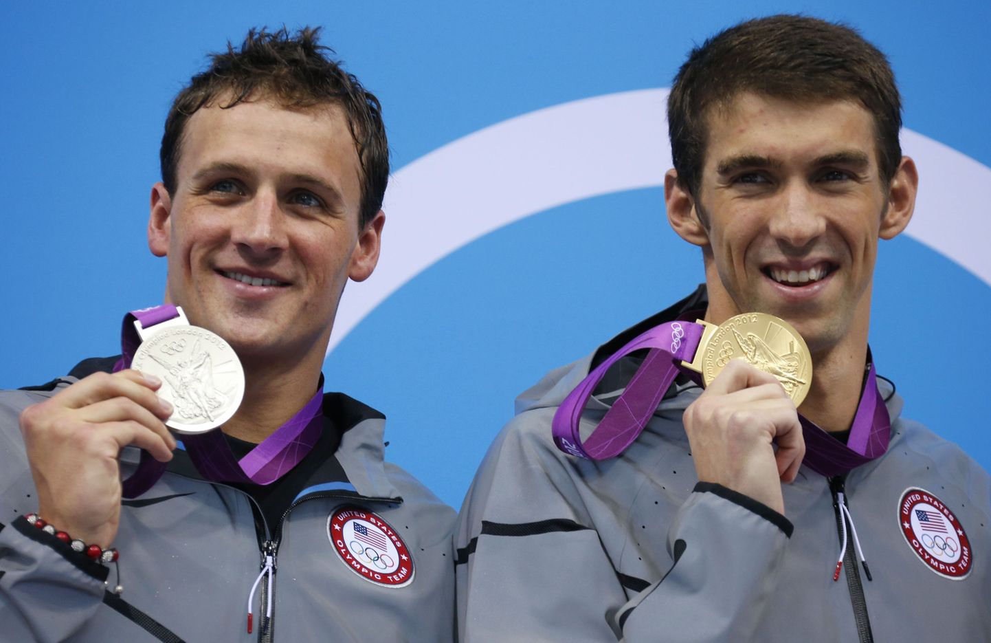 Michael Phelps (paremal) ja Ryan Lochte on mõlemad võitnud Londonis viis medalit.