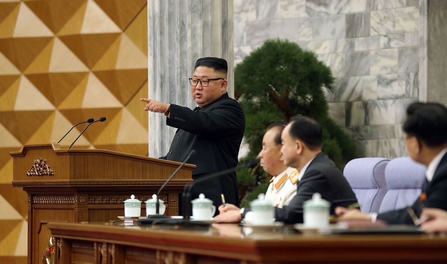Põhja-Korea liider Kim Jong-un esinemas Korea Töölispartei keskkomitee istungil.