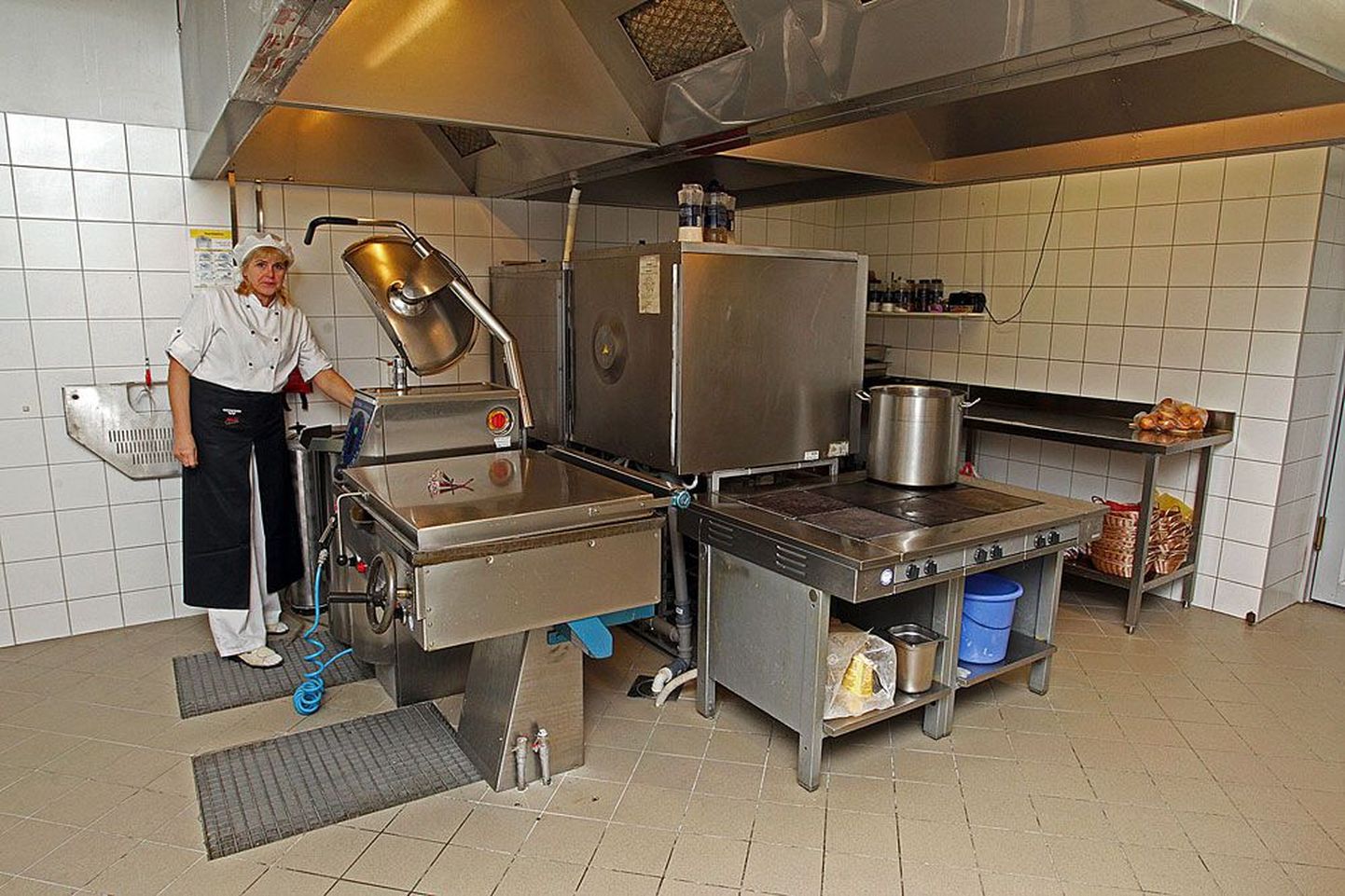 Toidutorn on juba ligi 12 aastat olnud toitlustaja Treffneri gümnaasiumis. Kooli köögis toimetab peakokk Heli Põder.