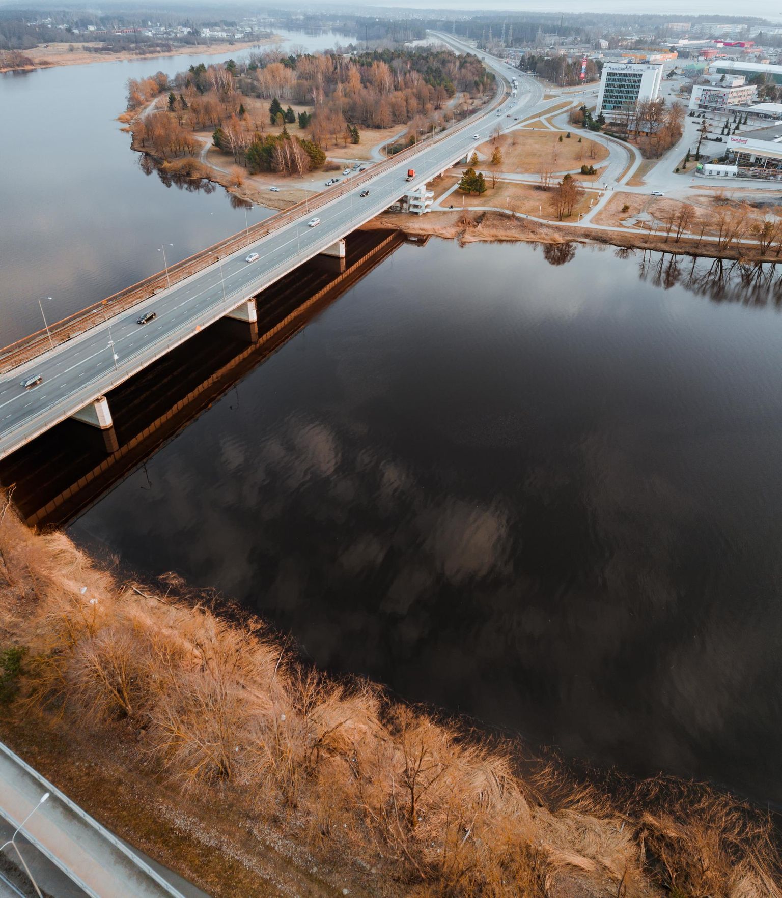 Viimati ehitati Pärnusse sild üle Papiniidu jõekääru 1976. aastal.