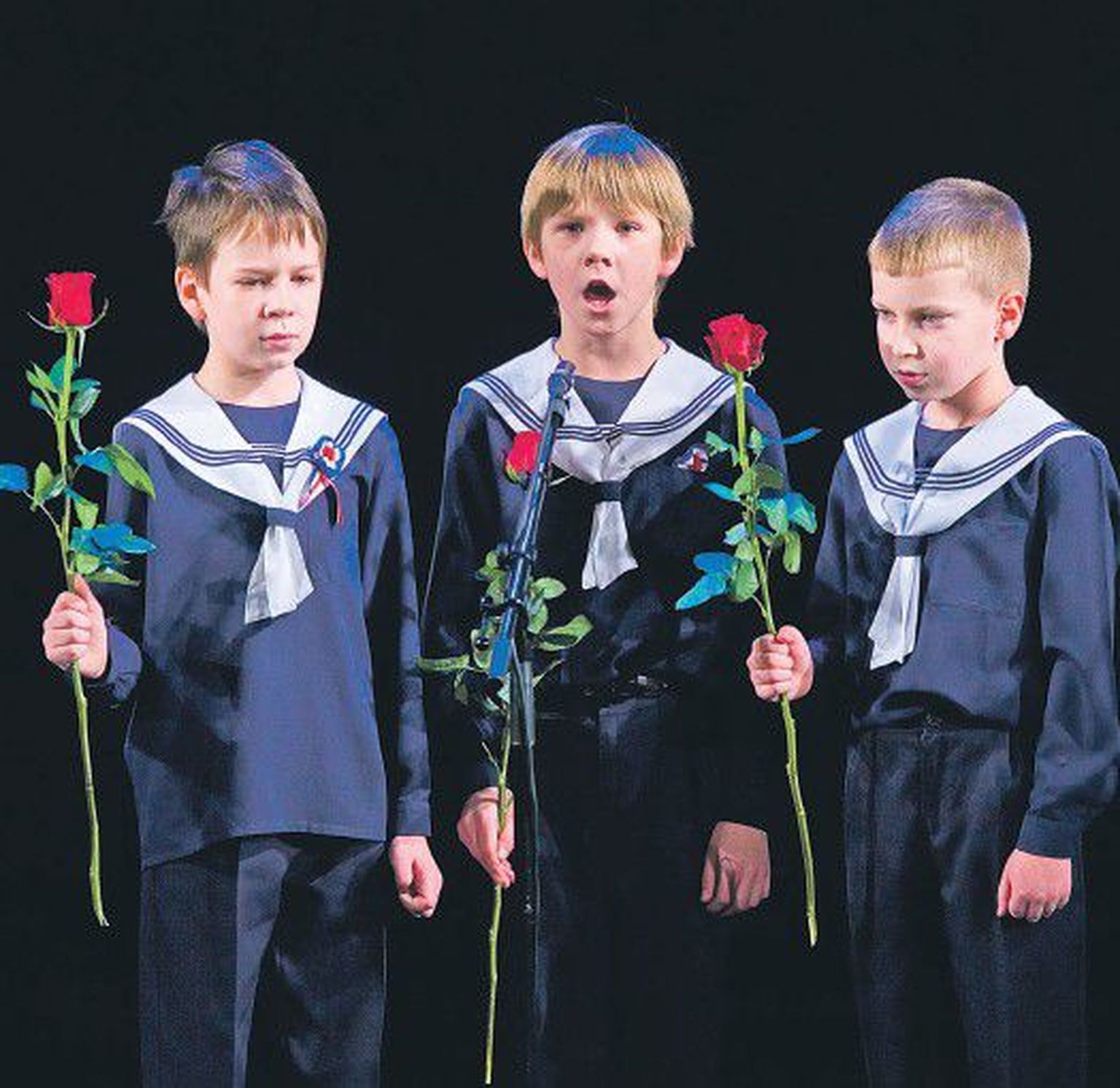Зимнее время — пора благотворительности. В январе прошлого года в Русском театре дети поздравляли очередных лауреатов рождественских премий фонда «Благовест».