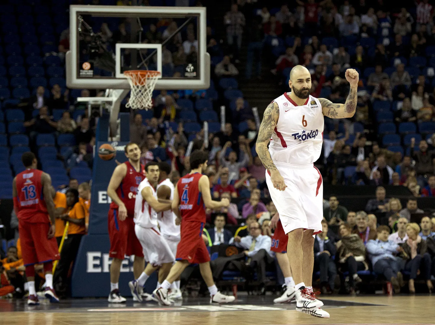 Pero Antic (esiplaanil).