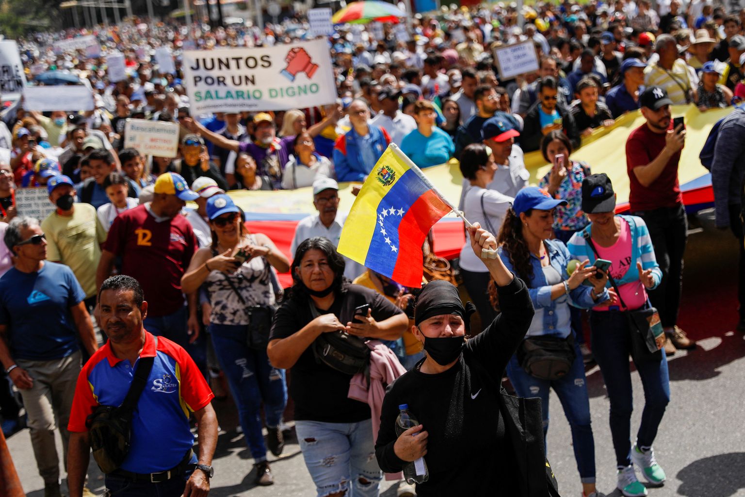 Venezuelalased protestimas 23. jaanuaril Caracases, nõudes paremaid palku.