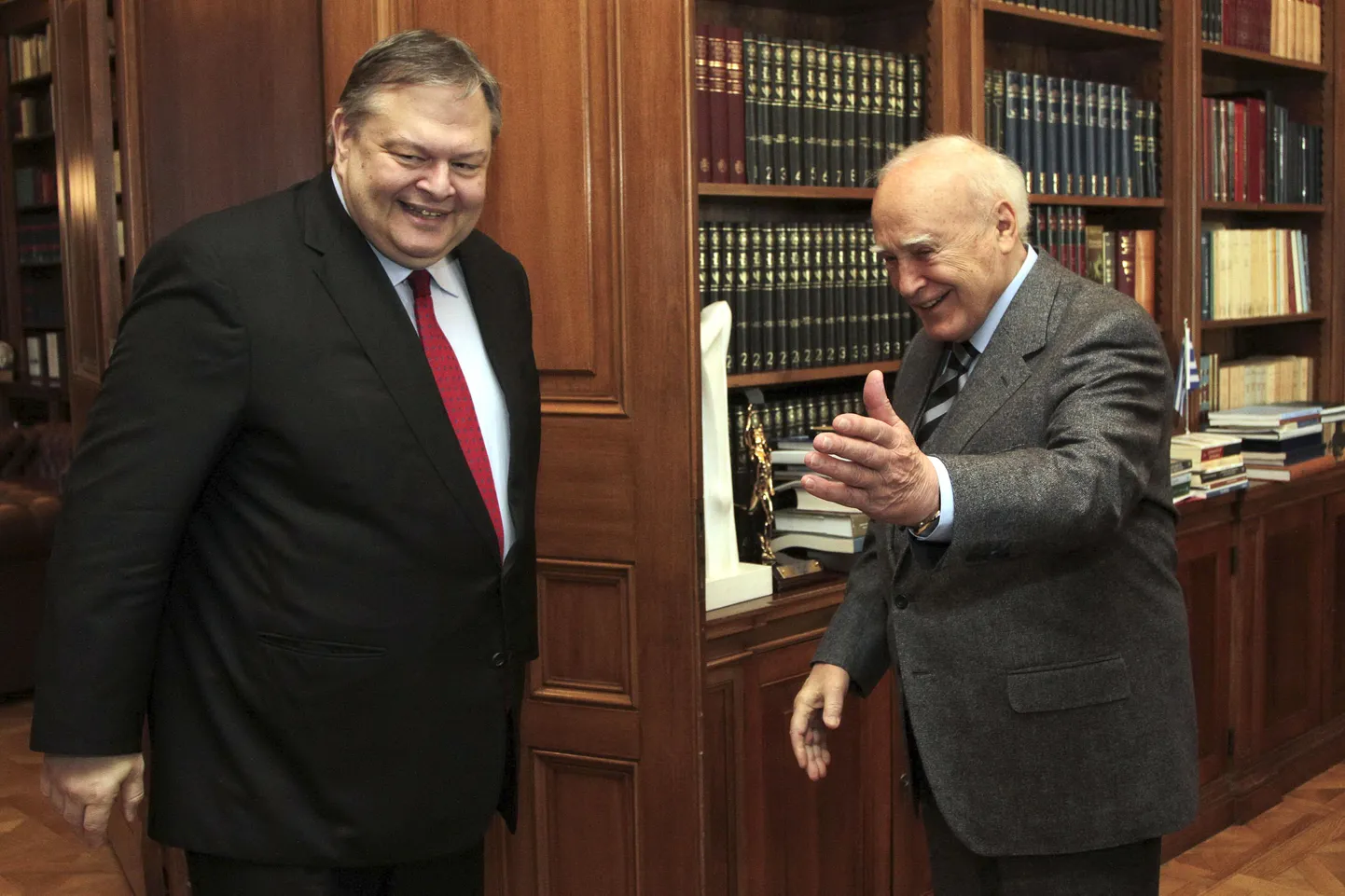 Kreeka rahandusminister Evangelos Venizelos riigi presidendi Karolos Papouliasi juures.