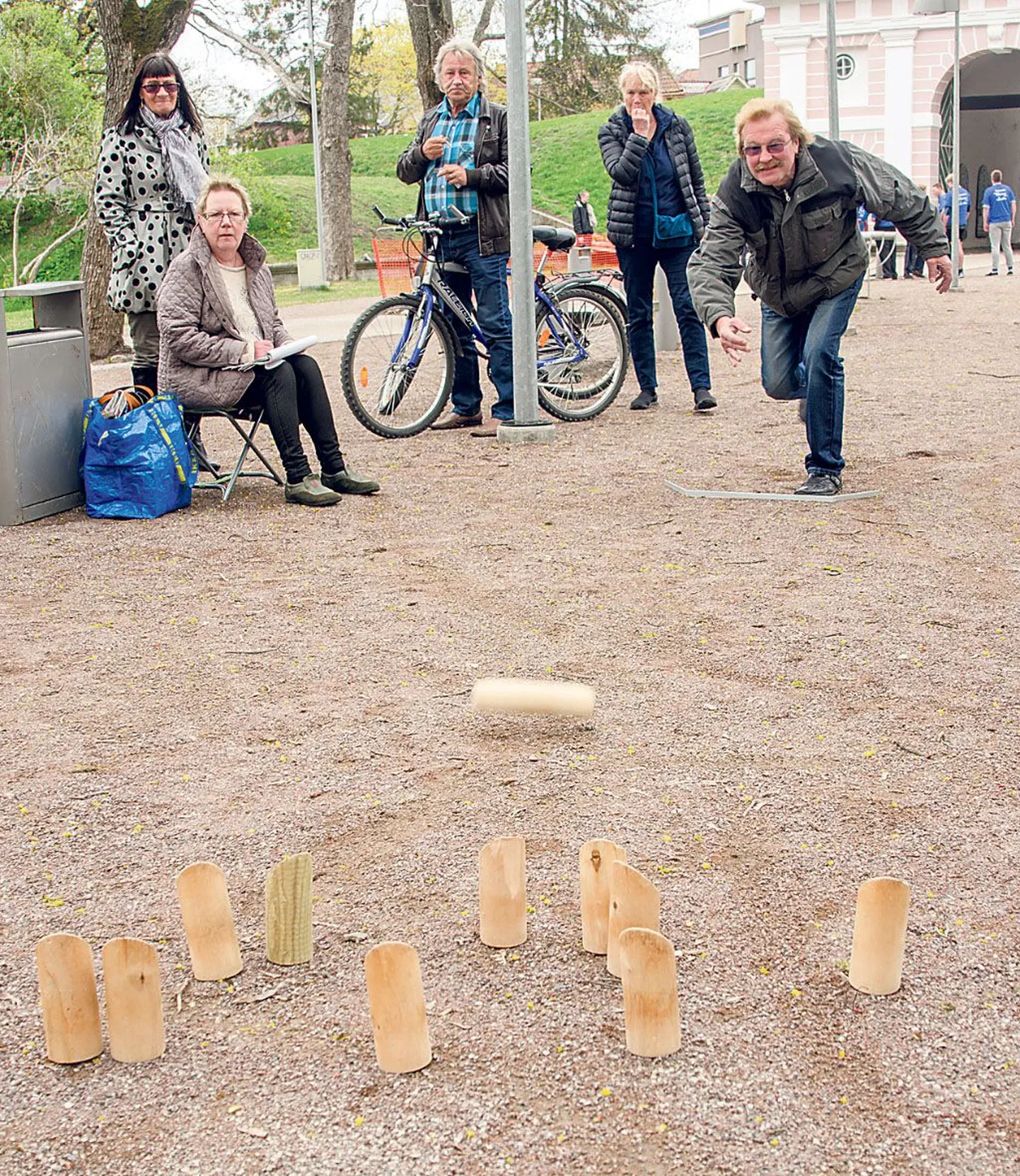 Pärnu soomlased elavad mölkky-mängus viskajale üsna valjuhäälselt kaasa ja kiidavad iga õnnestunud viske puhul. Ebaõnnestunud viske puhul tuntakse viskajale kaasa.