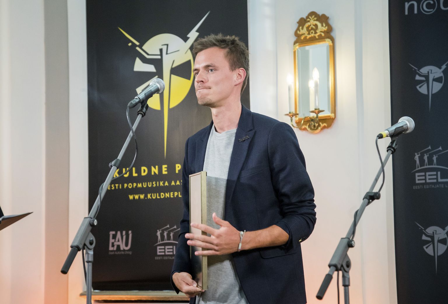 Rakvere linnapäevadel esinev NOËP alias Andres Kõpper pälvis auhinnagalal Kuldne Plaat 2017 raadio MyHits parima popartisti eriauhinna.