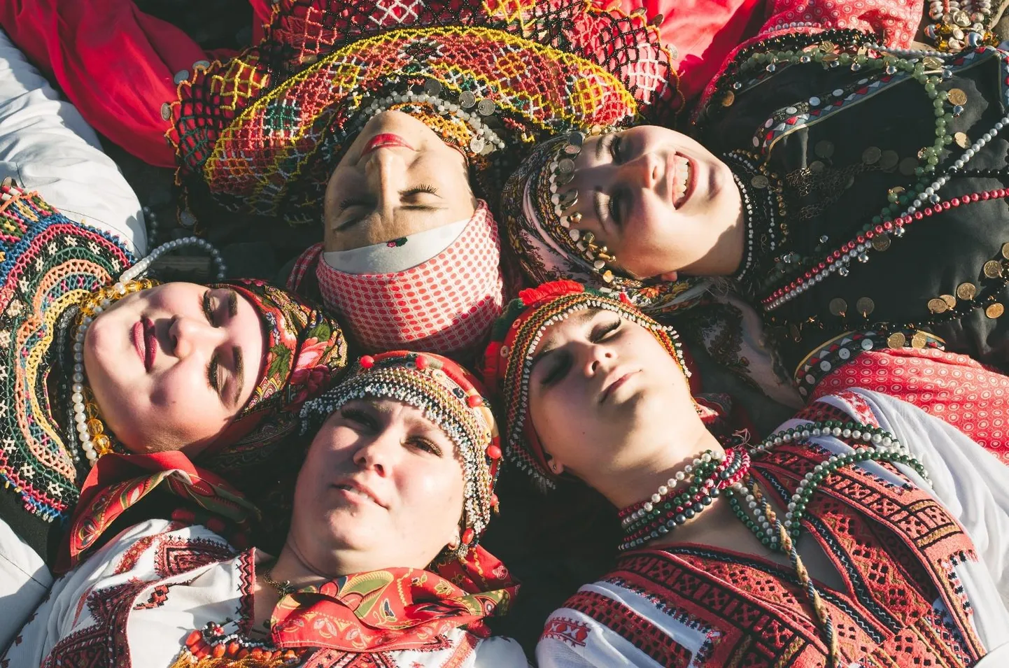 Ansambel Merema võlub kuulajaid ersa ja mokša iidse folklooriga.