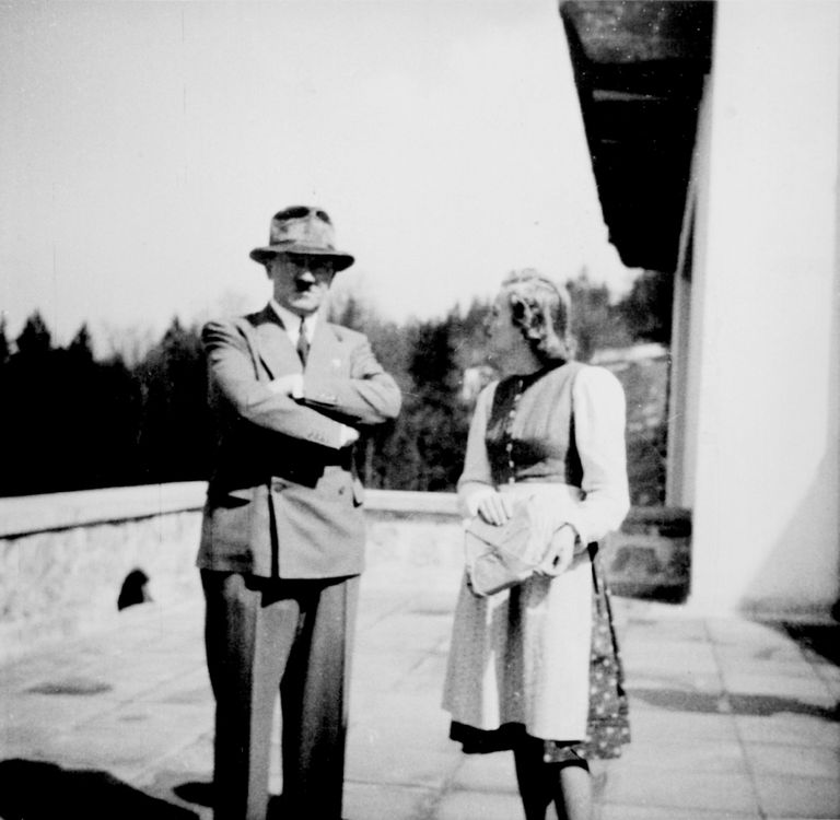 Adolf Hitler and Eva Braun 1942. aastal Berghofis