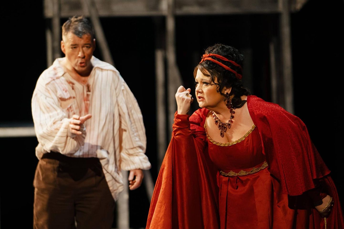 Heli Veskus ooperi "Tosca" nimirollis Moskva Suure Teatri laval, Cavaradossi rollis Luc Robert.