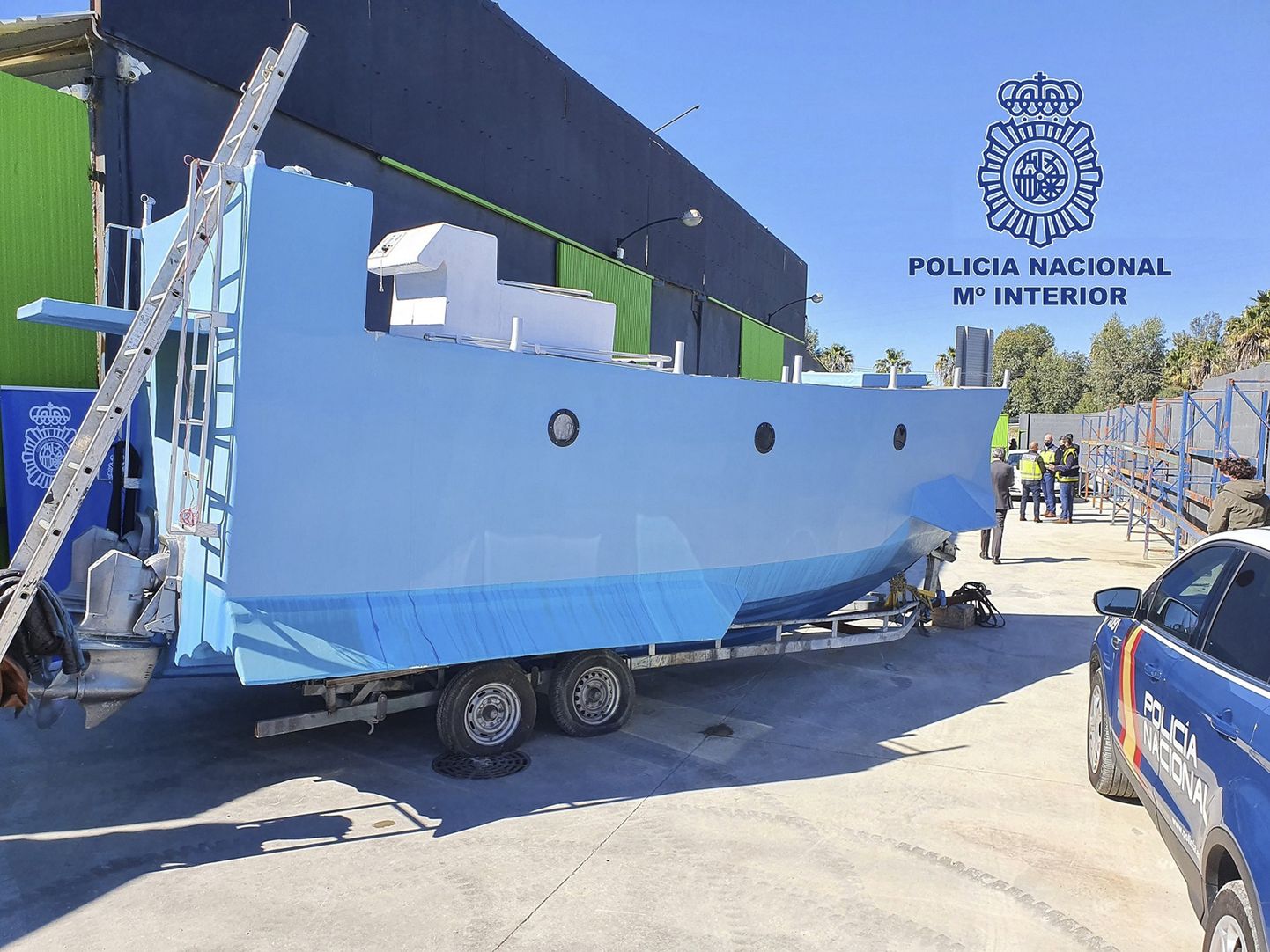Hispaania politsei avastatud ehitusjärgus poolallveelaev uimastilaadungite vedamiseks.