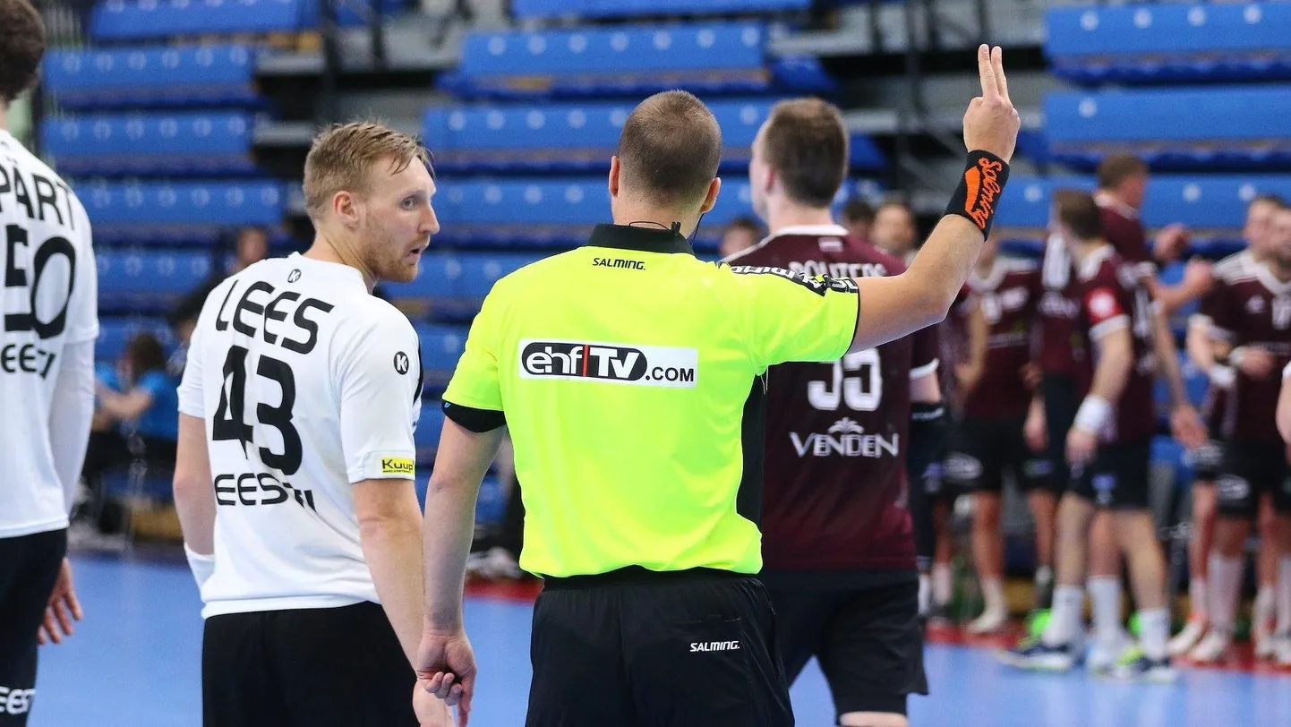 Eesti käsipalli rahvusmeeskonna Tapa juurtega mängija Kaspar Lees (nr 43) peab Loo keskkoolis kehalise kasvatuse õpetaja ametit.