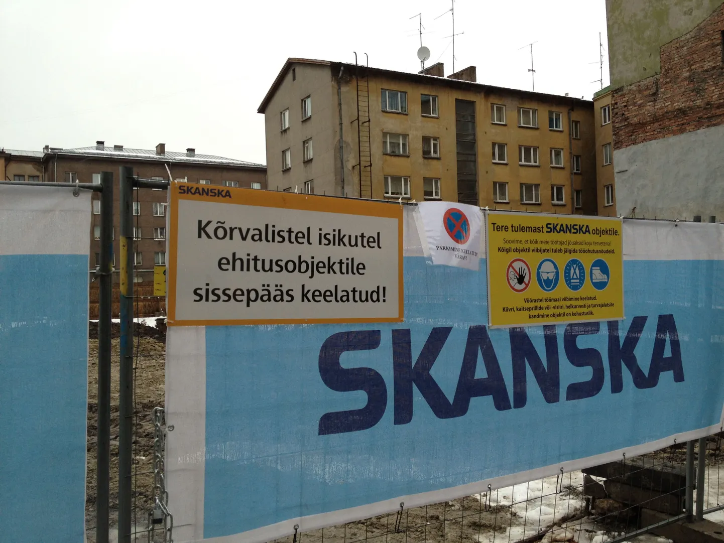 Kunstiakadeemia krundil peaks lähipäevil algama sulundseina rajamine. Äsja valminud ekspertiis seab selle plaani siiski kahtluse alla.