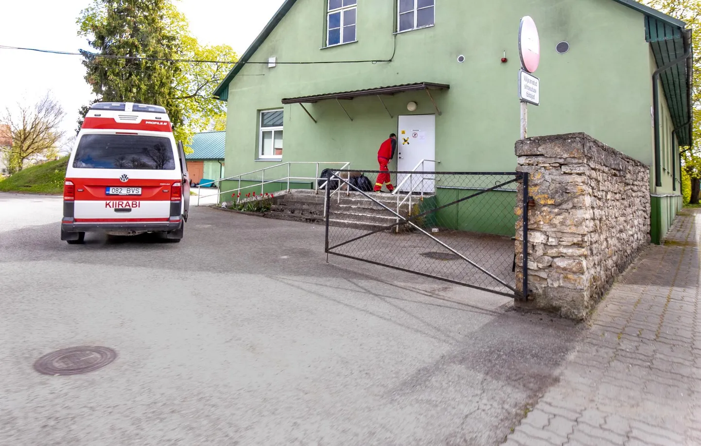 Lihula hooldekodu töötaja eilne koroonatest osutus positiivseks.