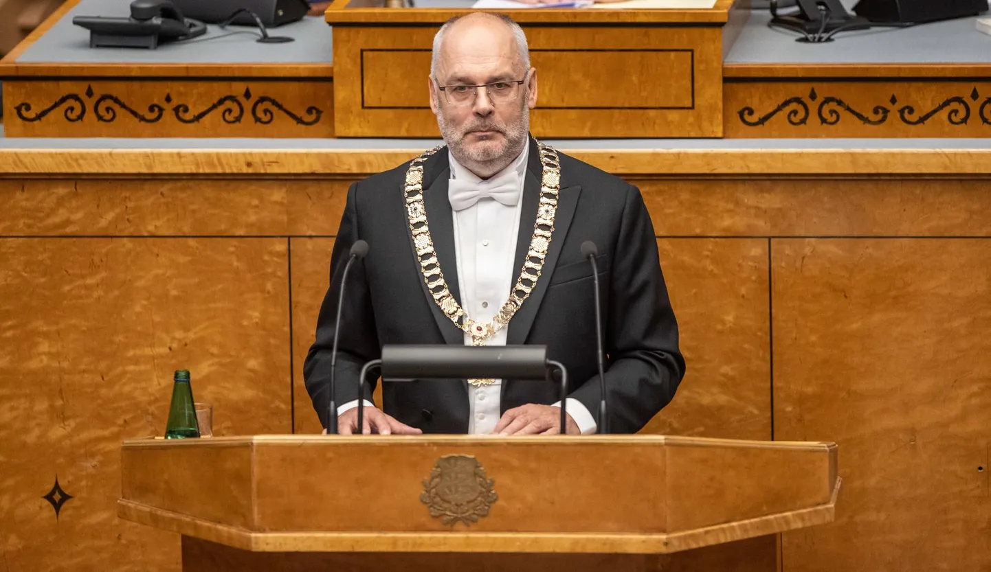 Vabariigi President Alar Karis riigikogu kõnepuldis