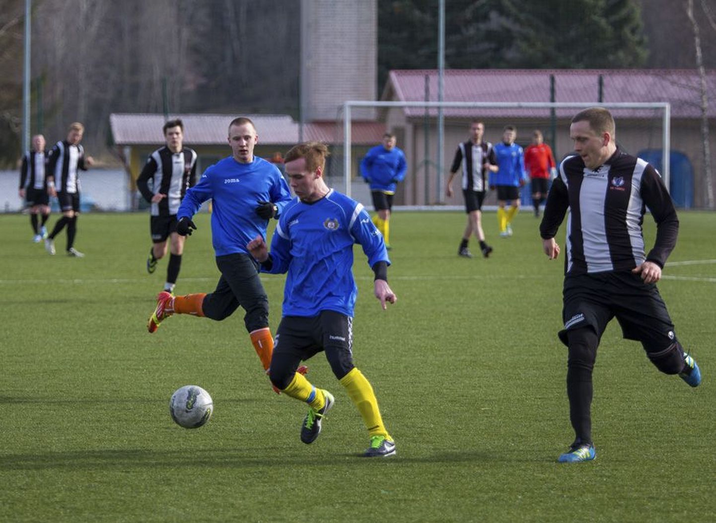Nädal enne liigahooaja algust tegid Viljandis treeningmängus 3:3 viigi Tuleviku II (sinises vormis) ja SK Tääksi.